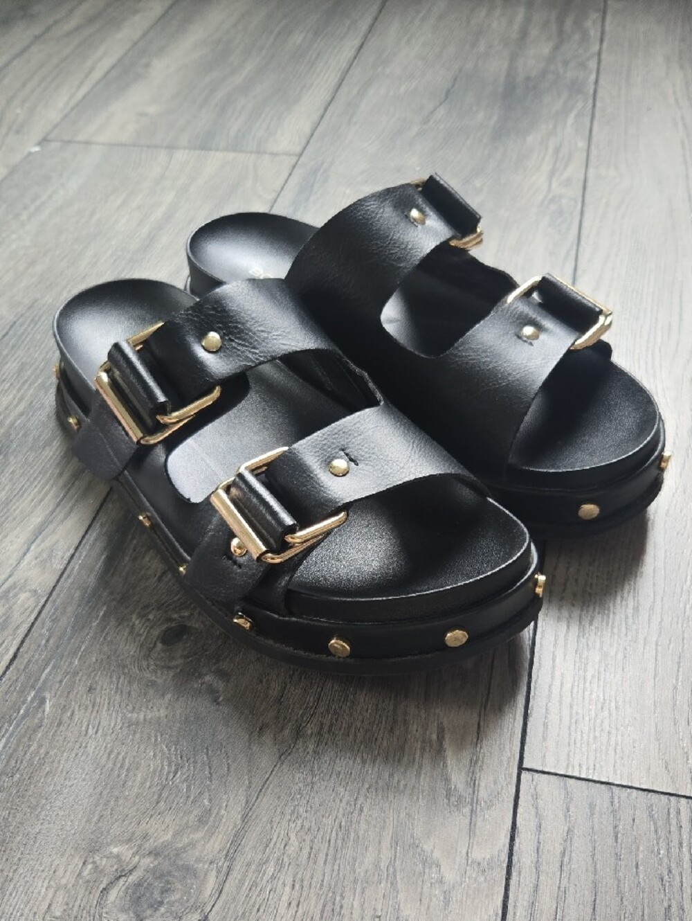 BCBGeneration Bamba Platform Sandal Black And Gold - Picture 2 of 9